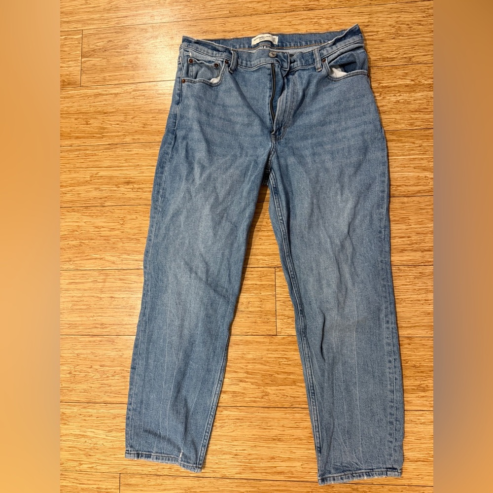 Abercrombie & Fitch The Mom High Rise size 30 / 10